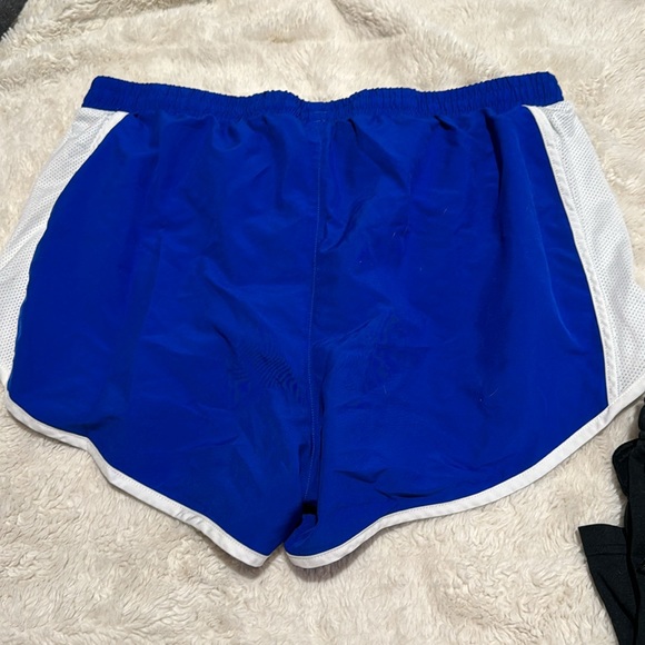 Large - shorts IMG - has lining in it - Picture 5 of 5